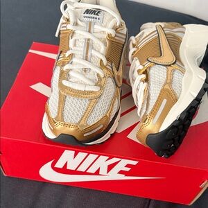 Brand new Nike Zoom Vomero 5 Women’s Gold and White Sneakers